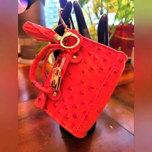 Miniature handbag charms You get one - Picture 15 of 15